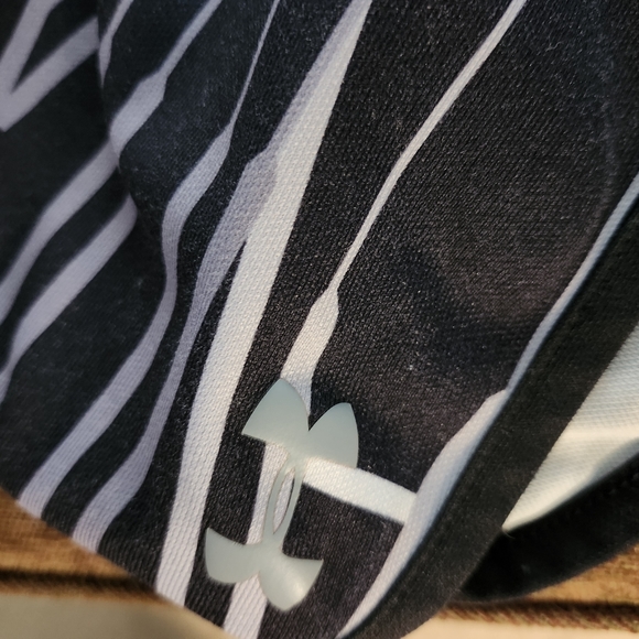 💥3 for $20💥 Under Armour Youth / Kids Medium Shorts - Picture 2 of 6